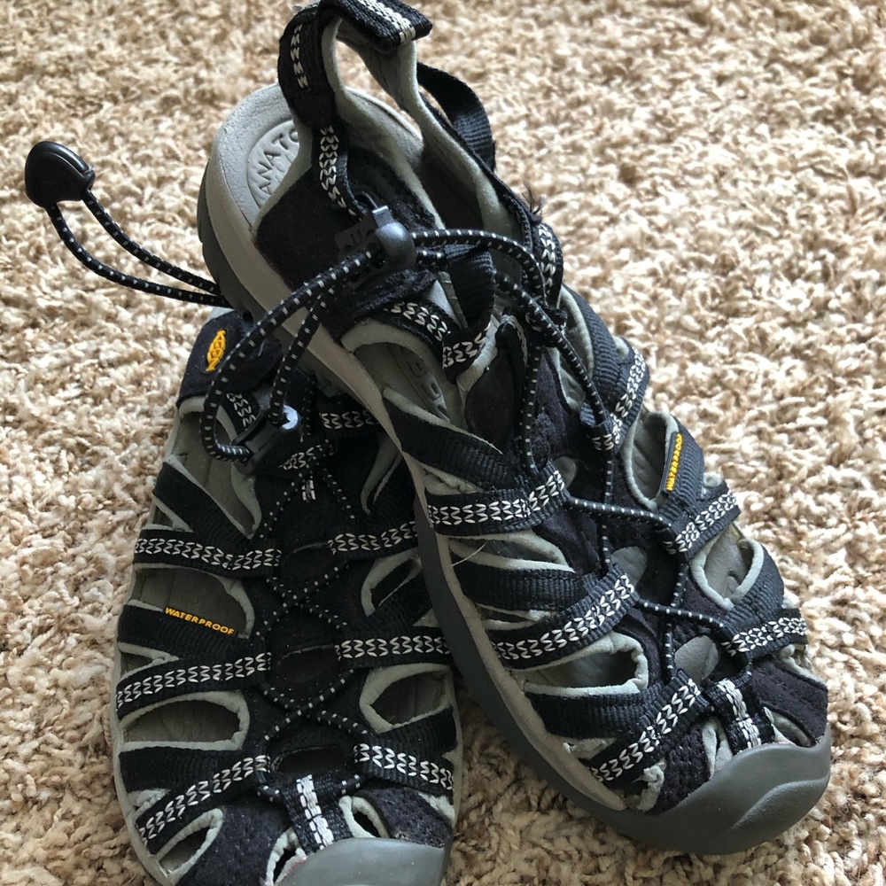 Keen Whisper Women’s Black/Gray Waterproof 6 EUC